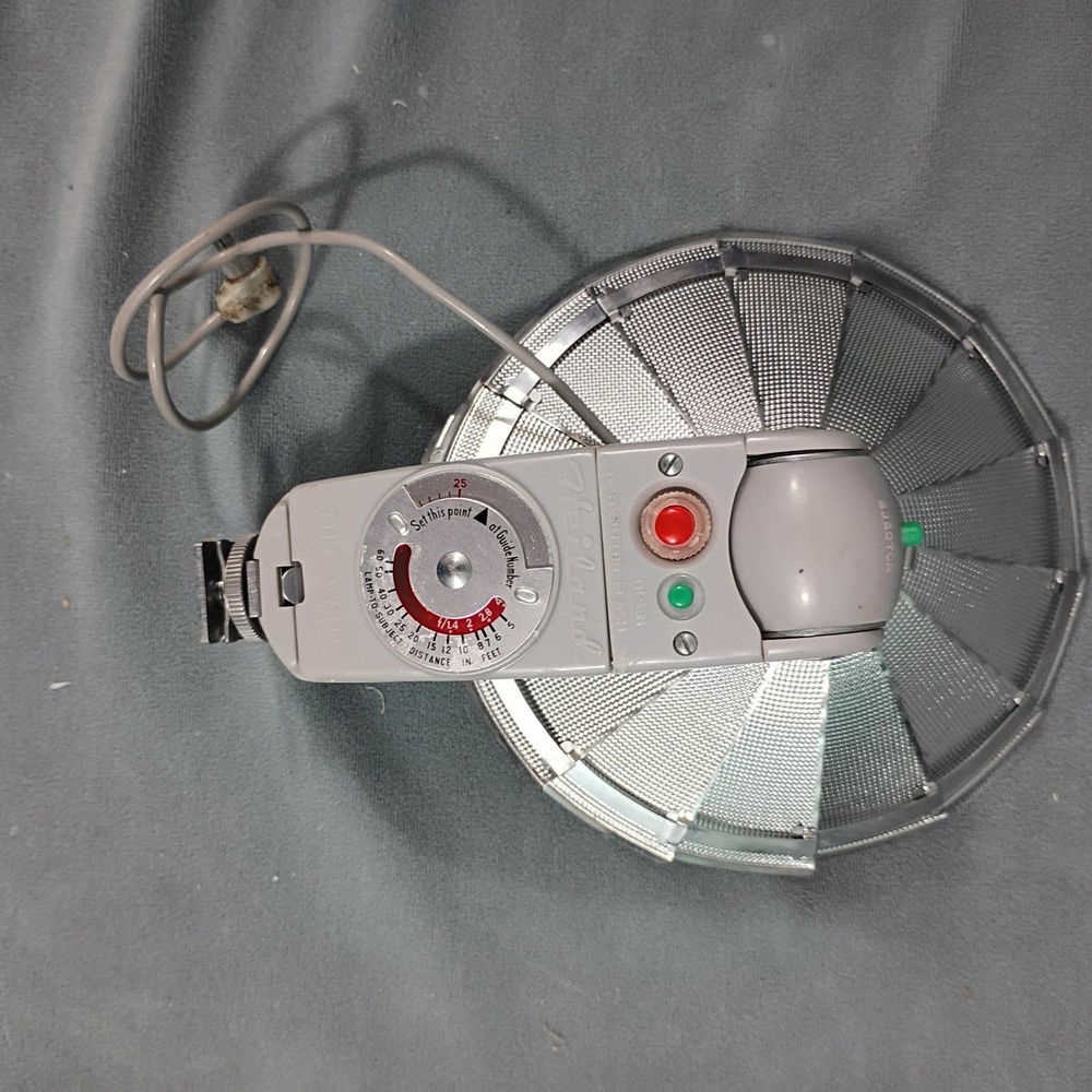 Vintage Heiland Tilt-A-Mite Folding Fan Camera Flash Parts Bayonet and M2 Bulbs